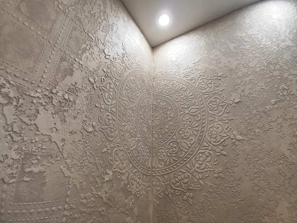 Muro-invecchiato-con-stensil-Dopo-04