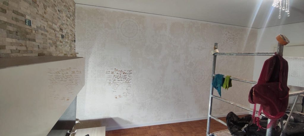 Pittura-Decorativa-in-soggiorno-Prima-3