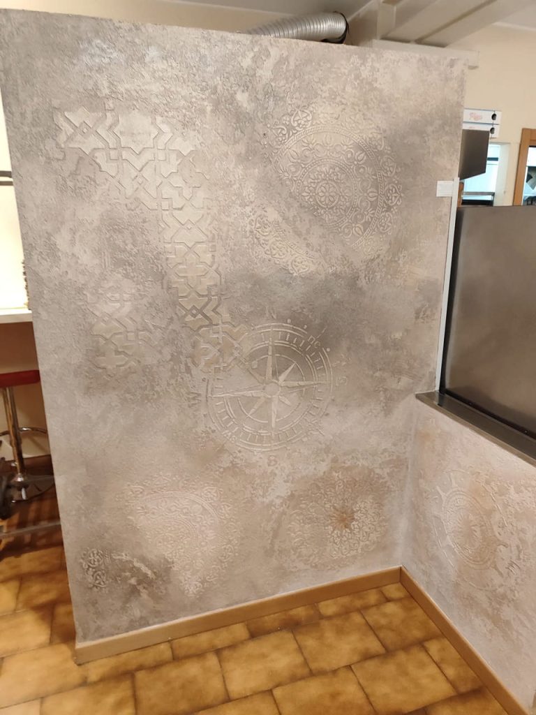 Pizzeria-muro-invecchiato-con-stensil-Dopo-5