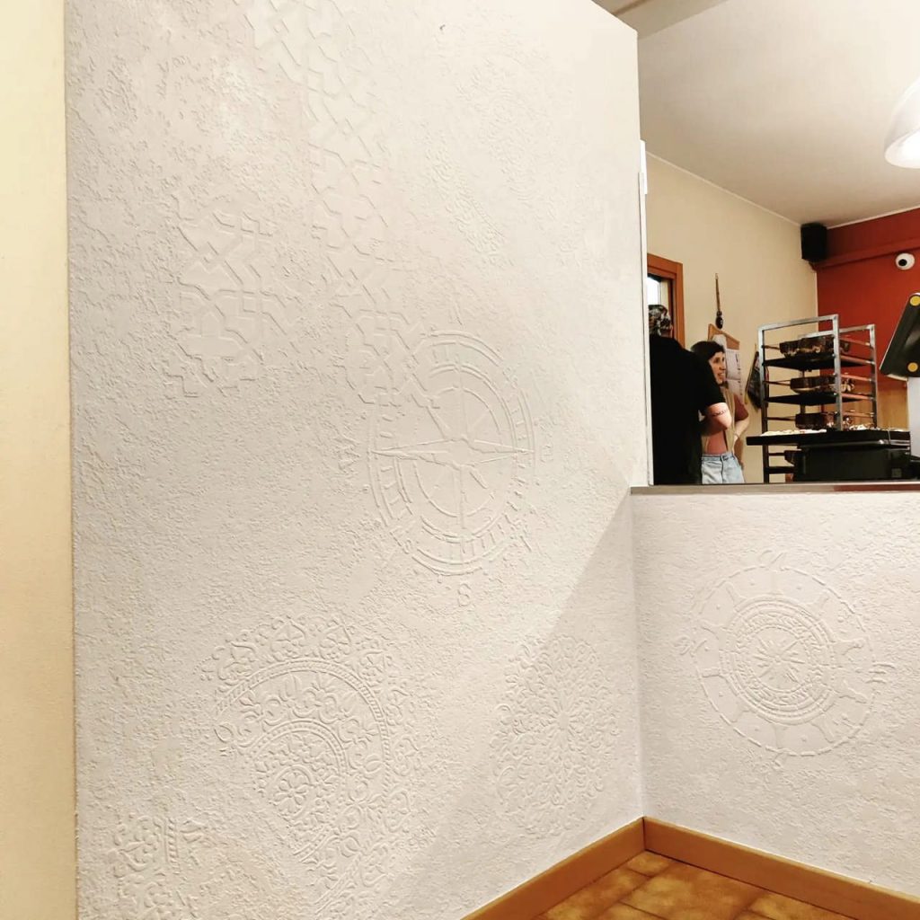 Pizzeria-muro-invecchiato-con-stensil-Prima-2