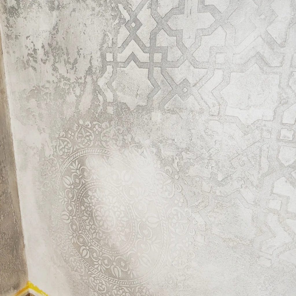 Soggiorno-muro-con-stensil-Dopo-5