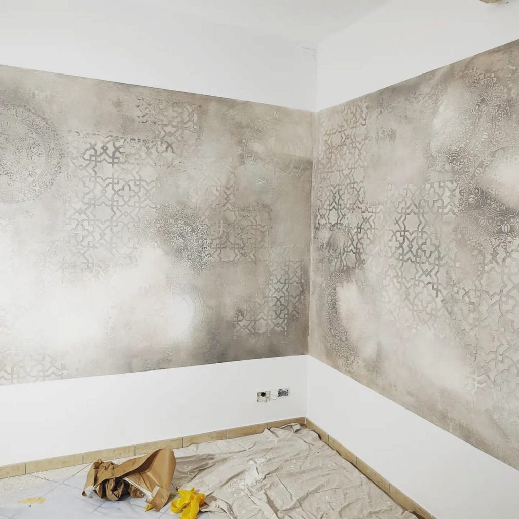 Soggiorno-muro-con-stensil-Dopo-6