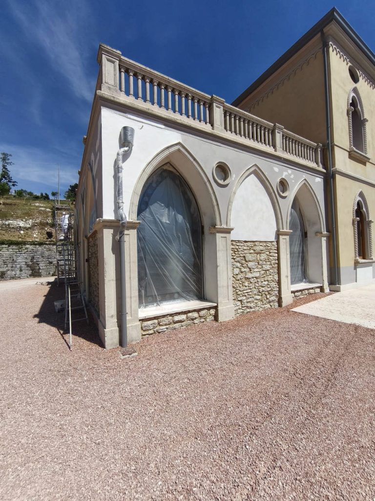 Tinteggiatura-esterna-Albergo-San-Pietro-Spiazzi-Prima-1