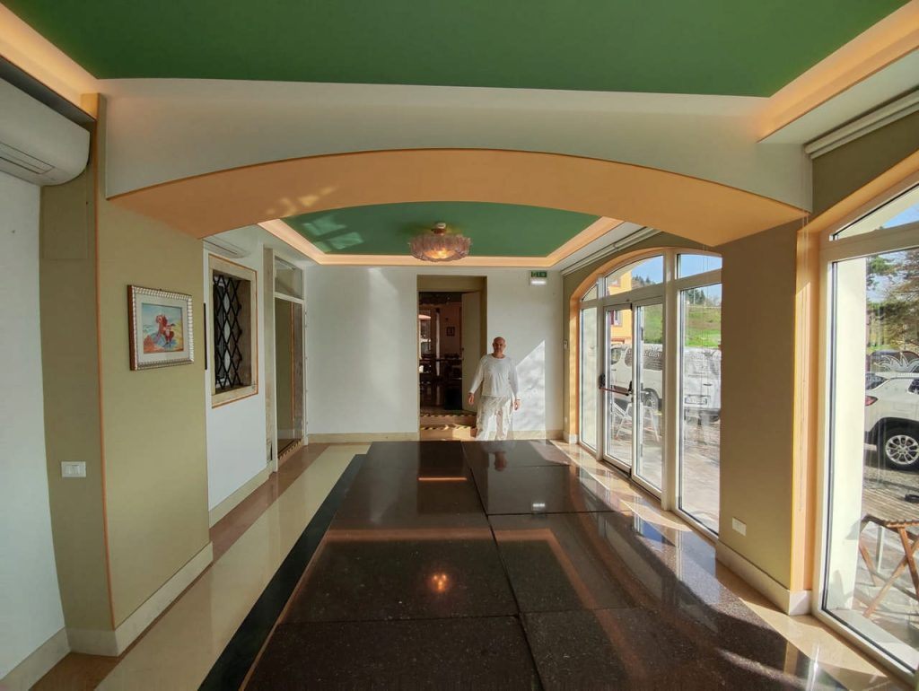 Tinteggiatura-interna-Albergo-Corona-Spiazzi-Dopo-01